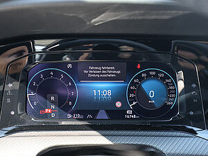 Volkswagen Golf VIII Variant R-Line 1,5 l eTSI DSG 22 navigation
