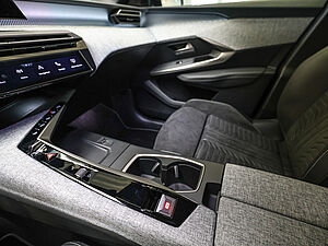 Peugeot 3008 GT HYBRID 145 e-DSC6 19 navigation