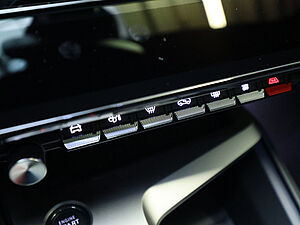 Peugeot 308 SW GT HYBRID 136 e-DSC6 15 navigation