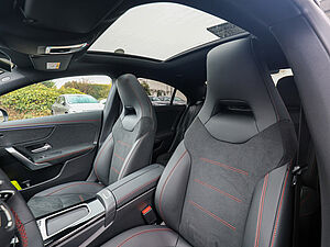 Mercedes-Benz CLA 180 AMG Line Edition 31 navigation