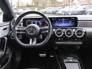 Mercedes-Benz CLA 200 SB d AMG Sport Premium 9 navigation