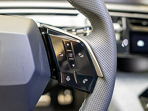 Peugeot 5008 GT HYBRID 136 e-DSC6 15 navigation