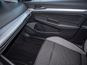 Volkswagen Golf VIII Variant GOAL 2,0 l TDI DSG 17 navigation