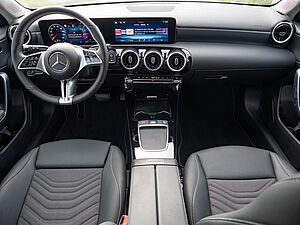 Mercedes-Benz A 180 Progressive Advanced 8 navigation