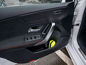 Mercedes-Benz A 200 AMG Line 20 navigation