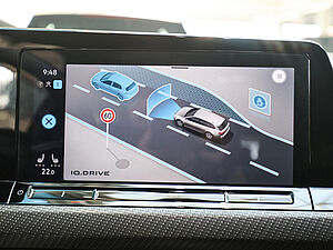Volkswagen Golf VIII Variant R-Line 1,5 l eTSI DSG 17 navigation