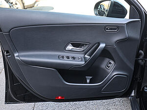 Mercedes-Benz A 250 e 30 navigation