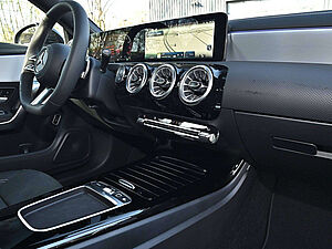 Mercedes-Benz CLA 180 Coupé AMG Line 6 navigation