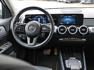 Mercedes-Benz GLB 200 d 9 navigation