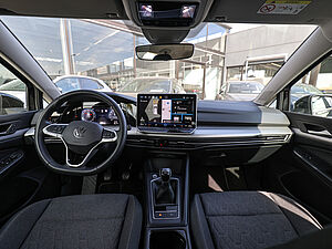 Volkswagen Golf VIII Life 1,5 l TSI 9 navigation