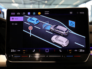 Volkswagen Golf VIII Variant 1.5 TSI Life 13 navigation