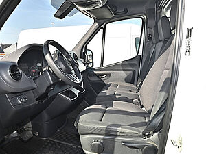 Mercedes-Benz Sprinter 317 CDI KA L4H2 11 navigation