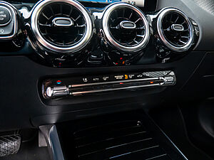 Mercedes-Benz GLA 180 Progressive 13 navigation