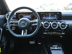 Mercedes-Benz CLA 200 Coupé AMG Line 8 navigation