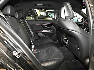 Mercedes-Benz E 220 T d AMG Line 5 navigation