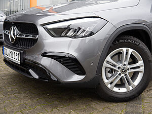 Mercedes-Benz GLA 180 Progressive Line Edition 32 navigation