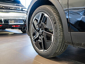 Peugeot 408 GT HYBRID 225 e-EAT8 5 navigation