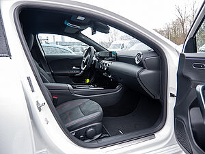 Mercedes-Benz A 200 d AMG Line 2 navigation