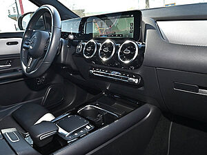 Mercedes-Benz GLA 250 e Style 9 navigation