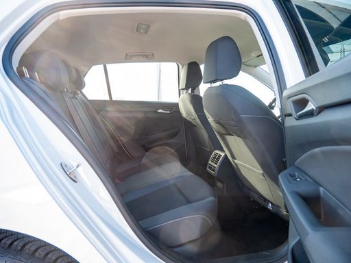 Volkswagen Golf VIII Life 2.0 TDI DSG ACTIVE SHZ LED ACC 7