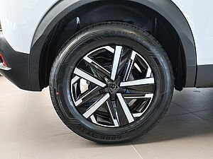 Peugeot 2008 STYLE HYBRID 145 e-DSC6 5 navigation
