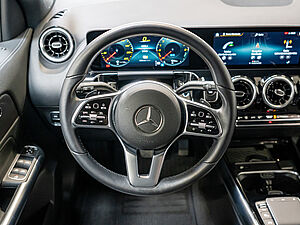 Mercedes-Benz GLA 250 e Progressive 9 navigation