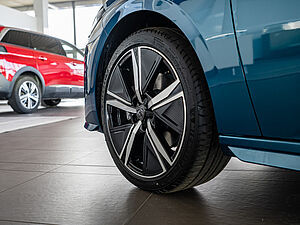 Peugeot 308 GT HYBRID 136 e-DSC6 5 navigation