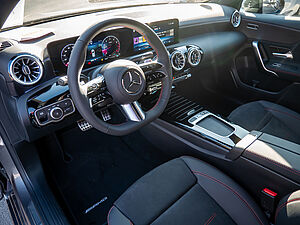Mercedes-Benz A 180 AMG Line 6 navigation
