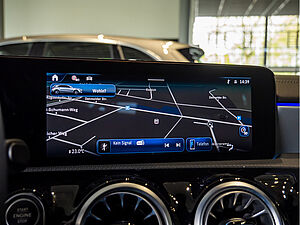 Mercedes-Benz A 200 d AMG Sport Advanced Plus 11 navigation