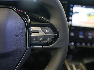 Peugeot 308 Allure HYBRID 136 e-DSC6 19 navigation