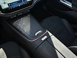 Mercedes-Benz E 200 AMG Line 14 navigation
