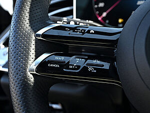 Mercedes-Benz E 200 T AMG Line 17 navigation