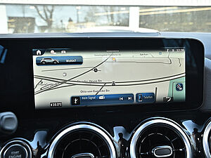 Mercedes-Benz GLA 180 Progressive 11 navigation