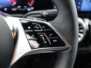 Mercedes-Benz GLA 180 Edition 19 navigation