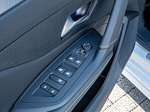 Peugeot 308 SW GT HYBRID 145 e-DSC6 20 navigation