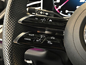 Mercedes-Benz E 220 T d AMG Line 17 navigation
