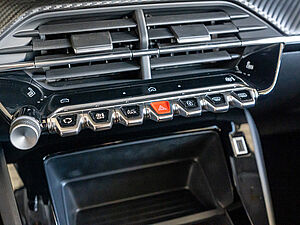 Peugeot 208 Neuer Style HYBRID 100 e-DSC6 11 navigation