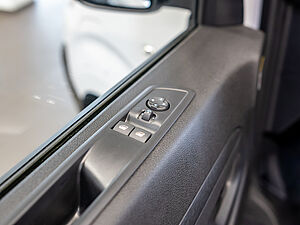 Peugeot Expert e-L2 KW 100kW - 75kWh Vollelektrisch Autom.; SH; Navi 17 navigation