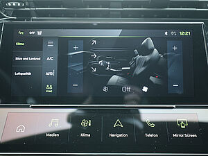 Peugeot 308 GT HYBRID 136 e-DSC6 13 navigation