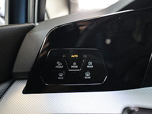 Volkswagen Golf VIII Goal 2,0 l TDI DSG 32 navigation
