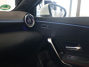Mercedes-Benz A 180 AMG Advanced Plus 16 navigation