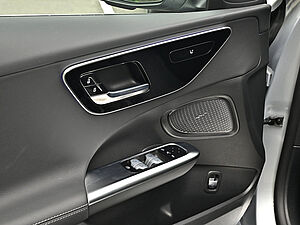 Mercedes-Benz C 180 T Avantgarde Advanced 32 navigation