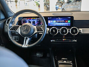 Mercedes-Benz GLB 250 4M Progressive 9 navigation
