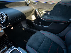 Mercedes-Benz CLA 200 Coupé AMG Line 13 navigation