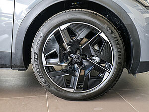 Peugeot 408 GT HYBRID 145 e-DSC6 5 navigation