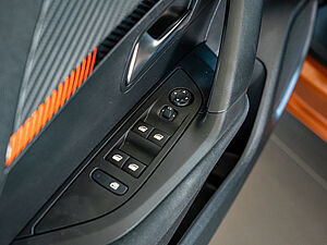 Peugeot 2008 e-Active Elektromotor 136 Automatik 20 navigation