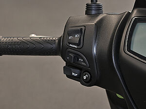 Piaggio Medley 125 Sport E5+ **0% Finanzierung bis zum 31.05.** 9 navigation