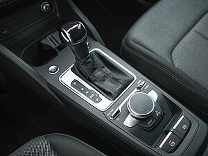 Audi Q2 35 TFSI S Line Black 15 navigation