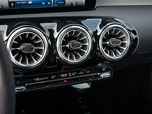Mercedes-Benz CLA 200 SB AMG Sport Advanced Plus 13 navigation