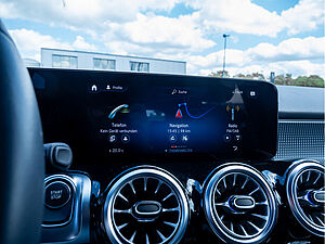 Mercedes-Benz EQB 300 4M Progressive Advanced 10 navigation